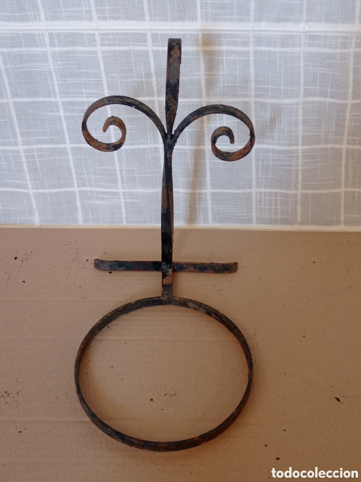 Antig&uuml;edades: SOPORTE DE FORJA PARA COLGAR MACETAS - Foto 1