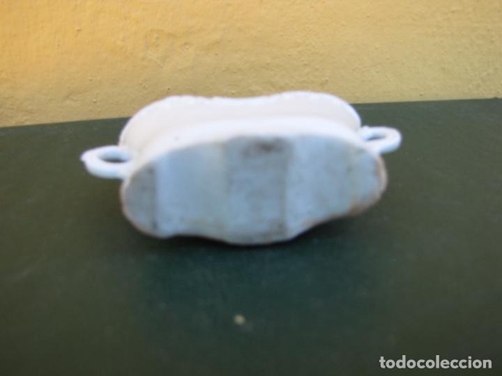 Antig&uuml;edades: 71.- Biscuit. Jarroncito altar mes de mayo. Cerezas - Foto 5