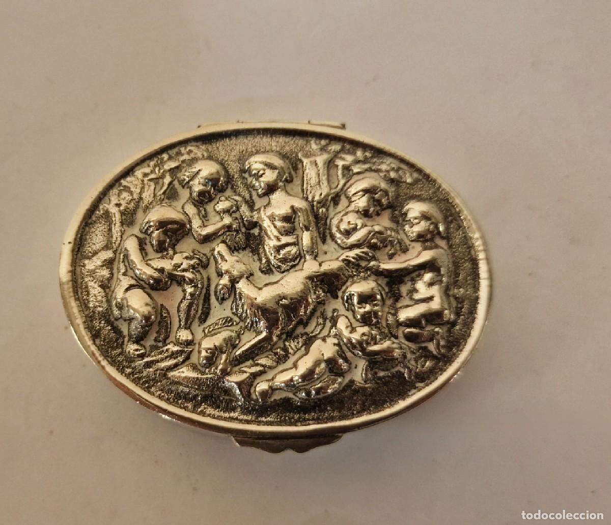 Antig&uuml;edades: cajita de plata con marca - Foto 1