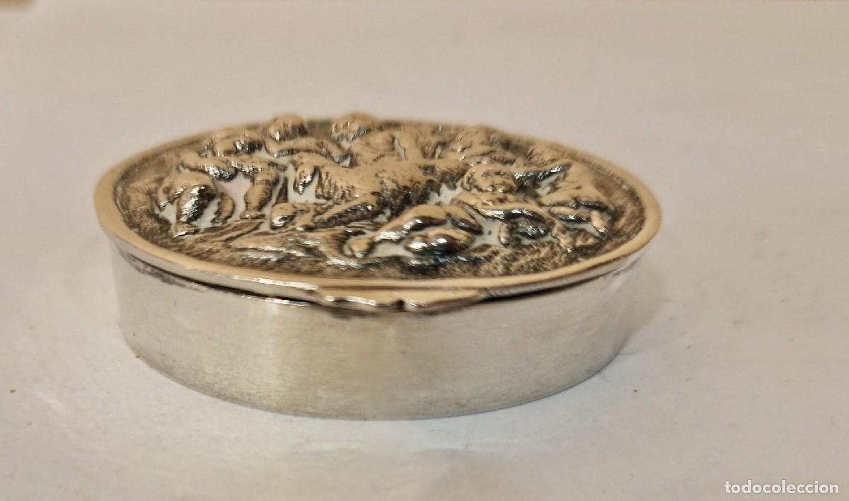 Antig&uuml;edades: cajita de plata con marca - Foto 3