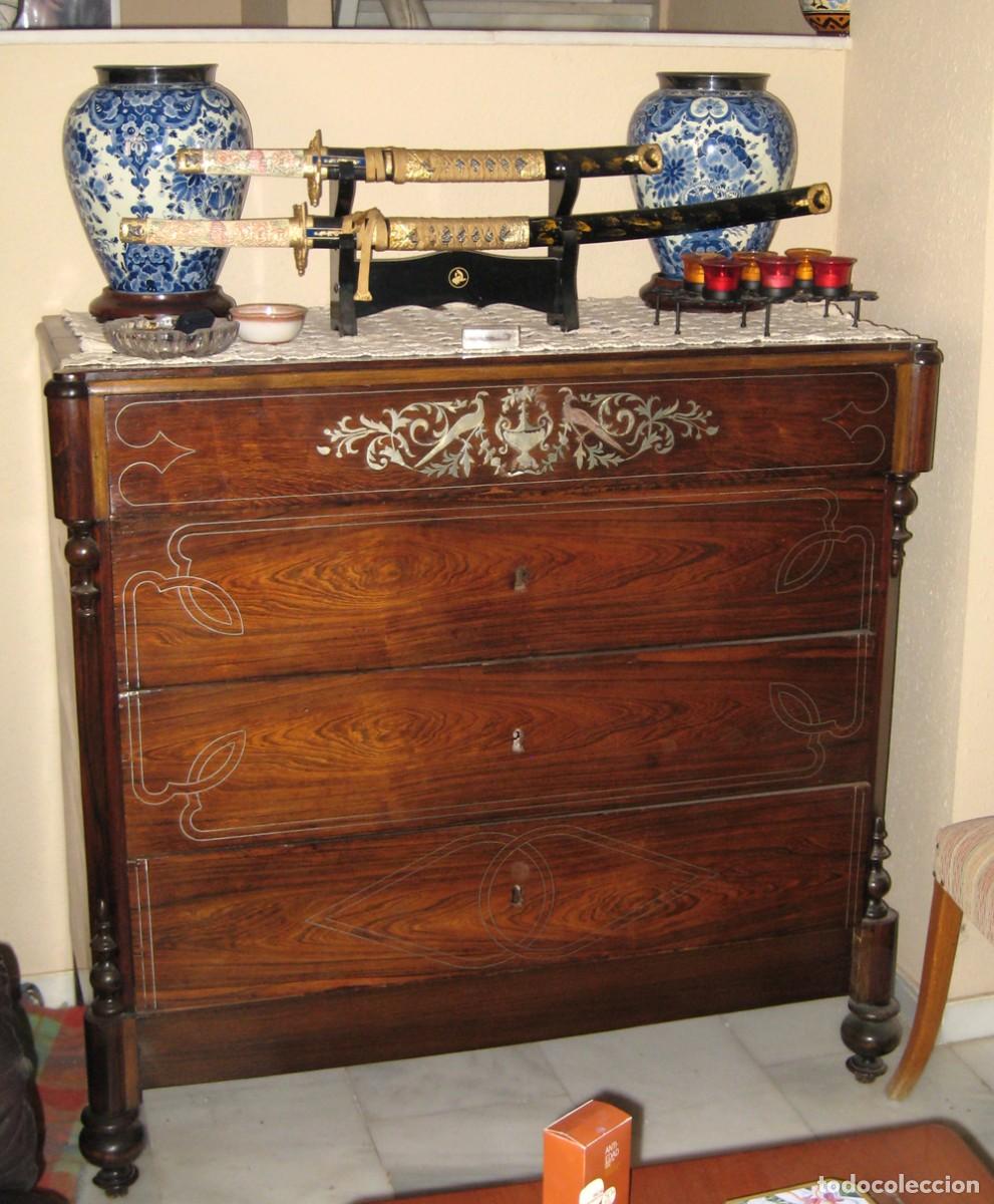 Antig&uuml;edades: C&oacute;moda antigua con incrustaciones - Foto 4
