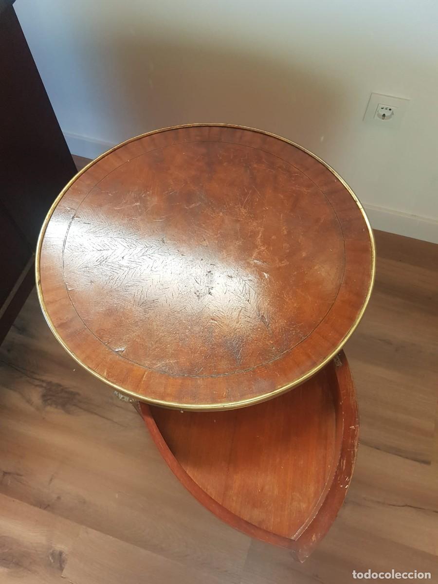 Antig&uuml;edades: Mesa auxiliar antigua estilo Luis XV - Foto 1