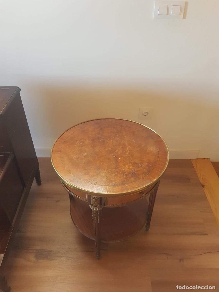 Antig&uuml;edades: Mesa auxiliar antigua estilo Luis XV - Foto 2