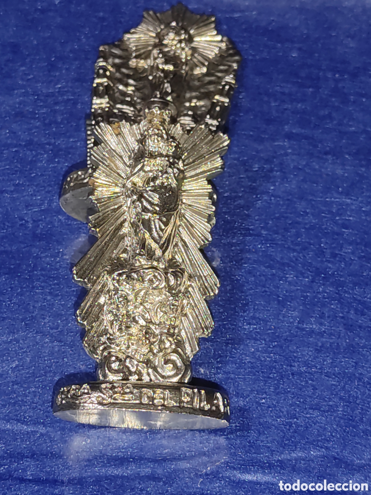 Antig&uuml;edades: 2 figuras de metal de la virgen del Pilar. - Foto 3