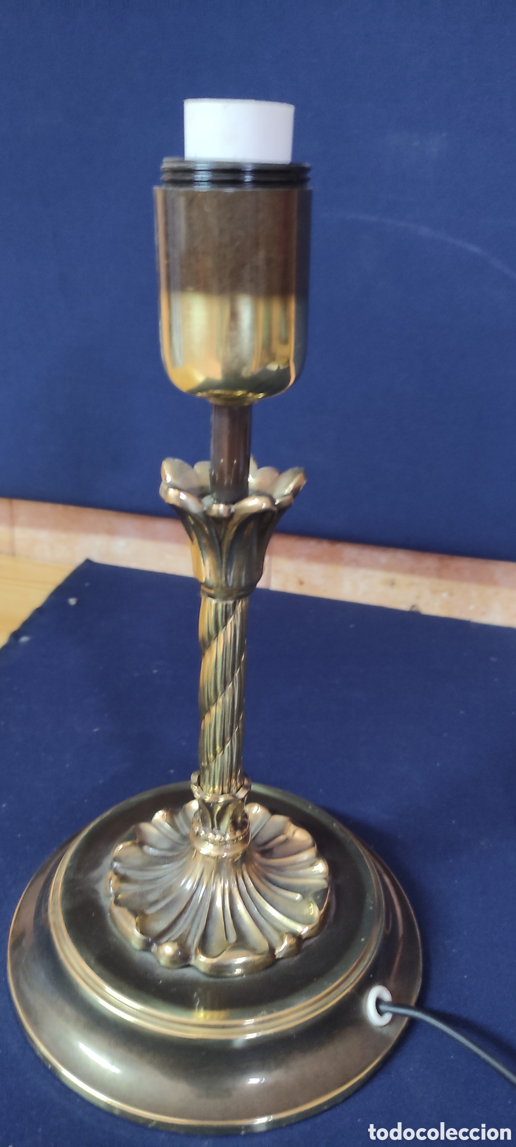 Antig&uuml;edades: PIE DE LAMPARA DE BRONCE Y LATON - Foto 4