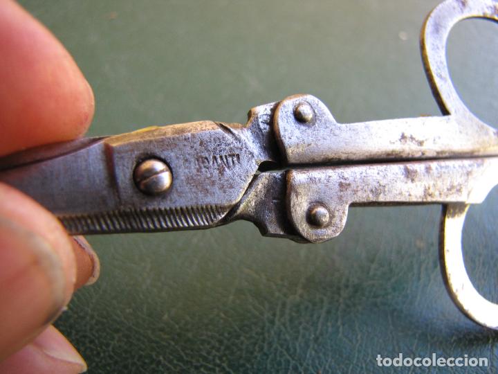 Antig&uuml;edades: 76.- Tijeras plegables marcadas - Foto 5