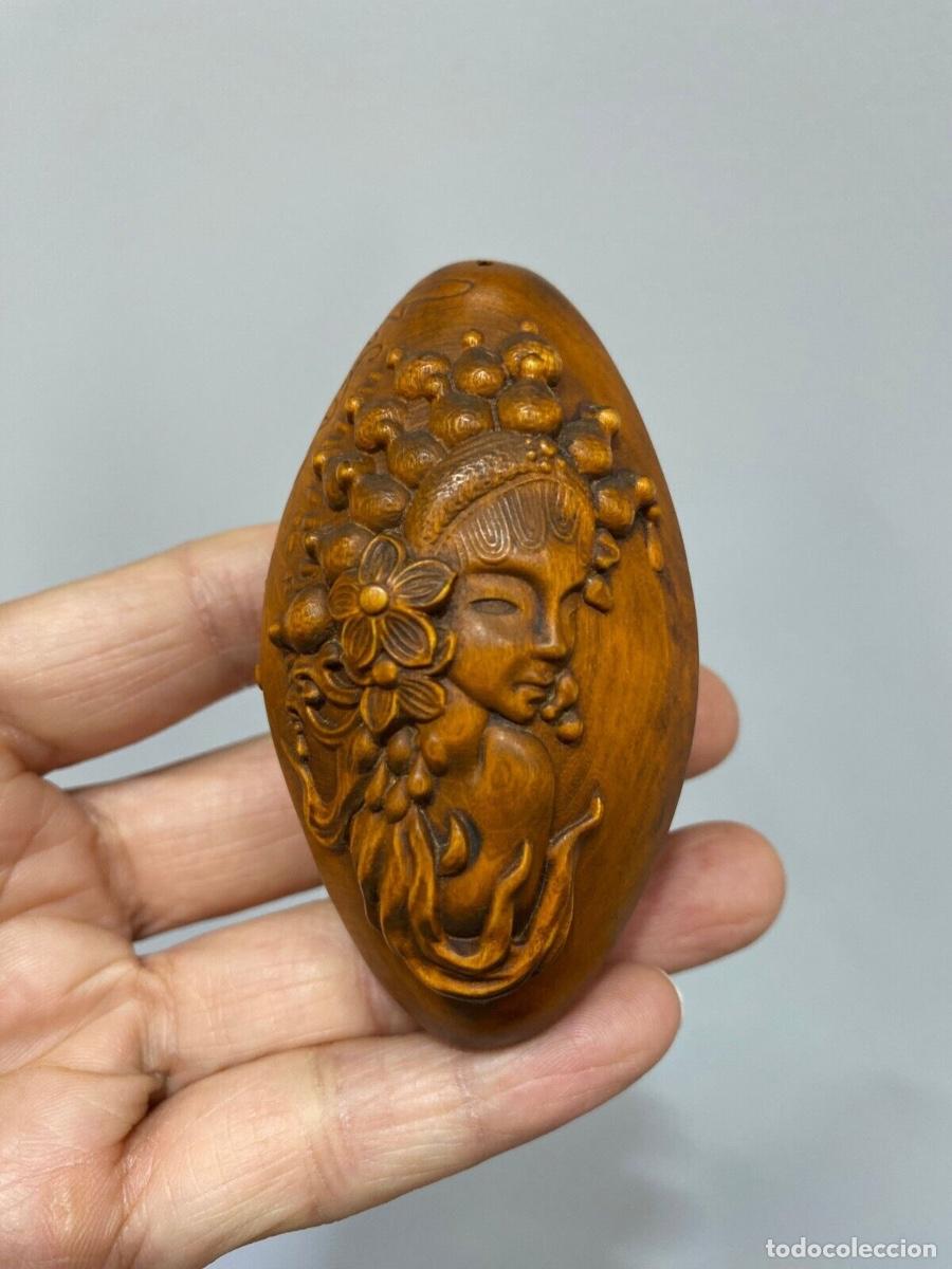 Antig&uuml;edades: Figura tallada en madera con dos representaciones de la Opera de Beijing - Foto 1