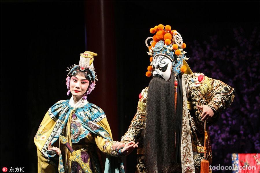 Antig&uuml;edades: Figura tallada en madera con dos representaciones de la Opera de Beijing - Foto 10