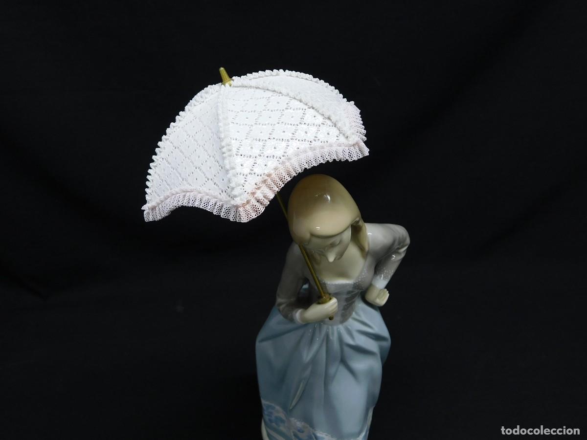 Antig&uuml;edades: FIGURA LLADR&Oacute; - DAMA DEL PARAGUAS - Foto 3