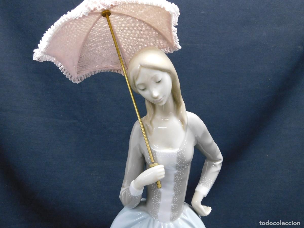 Antig&uuml;edades: FIGURA LLADR&Oacute; - DAMA DEL PARAGUAS - Foto 5
