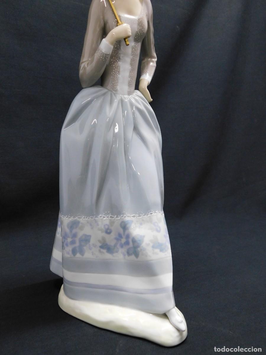 Antig&uuml;edades: FIGURA LLADR&Oacute; - DAMA DEL PARAGUAS - Foto 6
