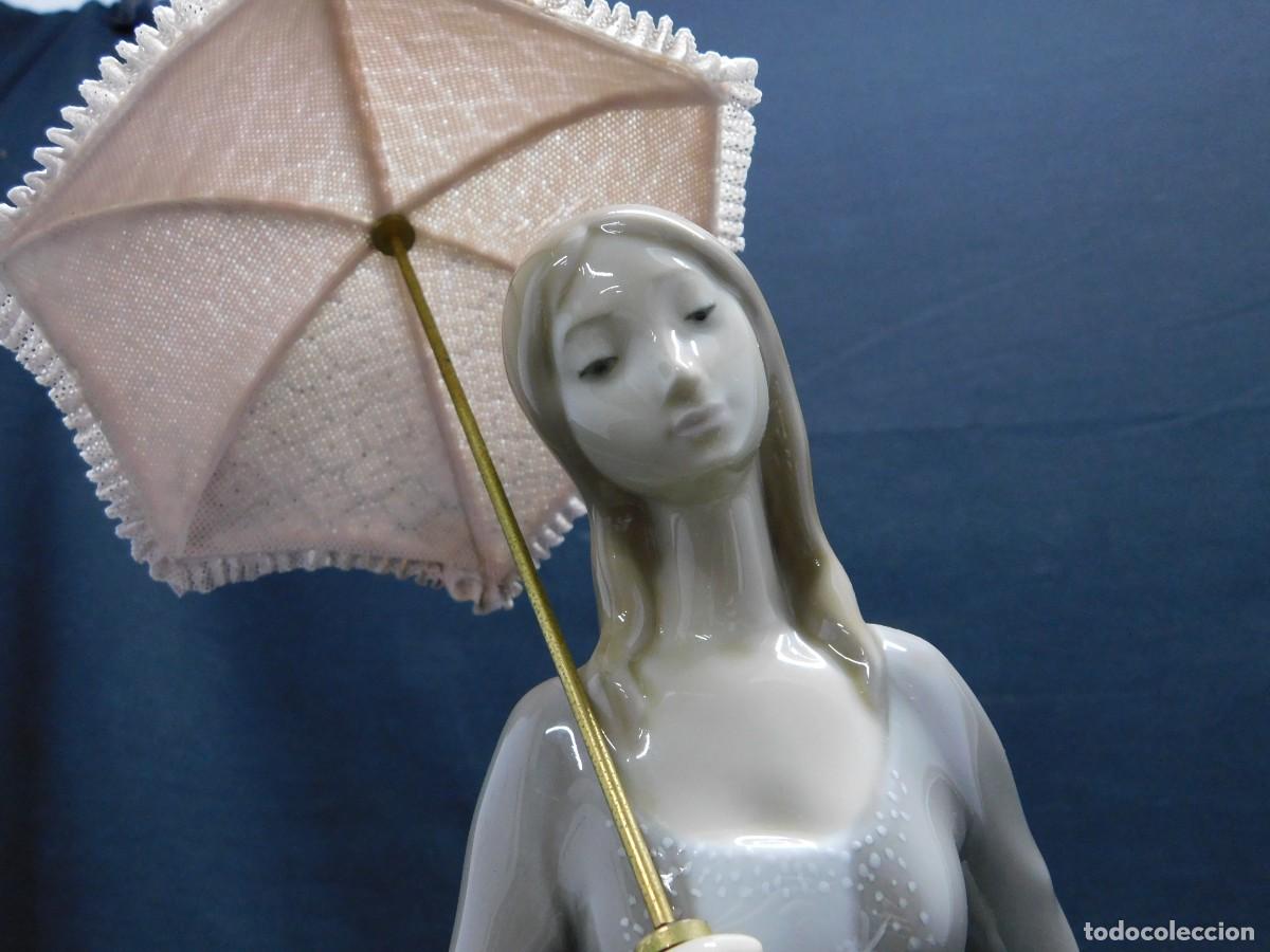 Antig&uuml;edades: FIGURA LLADR&Oacute; - DAMA DEL PARAGUAS - Foto 9