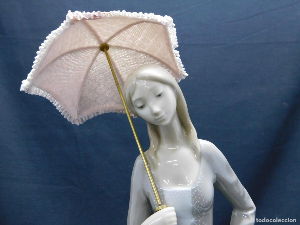 Antig&uuml;edades: FIGURA LLADR&Oacute; - DAMA DEL PARAGUAS - Foto 10