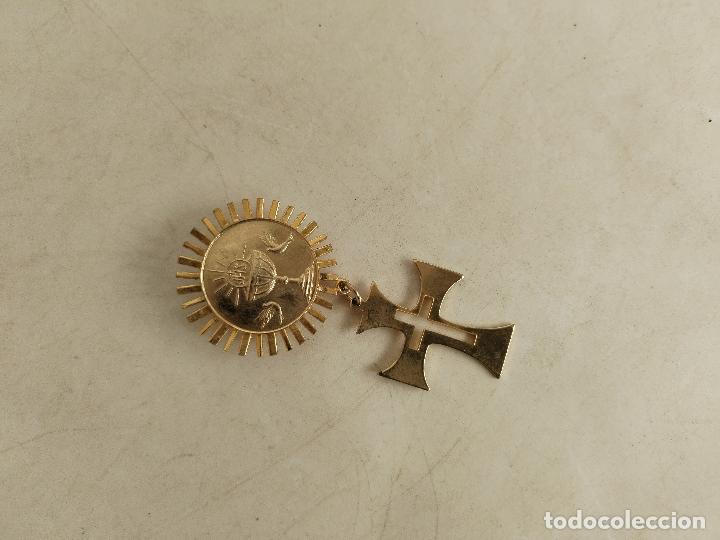Antig&uuml;edades: alfiler medalla dorada de comunion - Foto 2