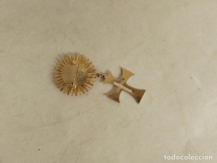 Antig&uuml;edades: alfiler medalla dorada de comunion - Foto 3