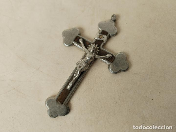 Antig&uuml;edades: crucifijo a&ntilde;os 60 - Foto 2