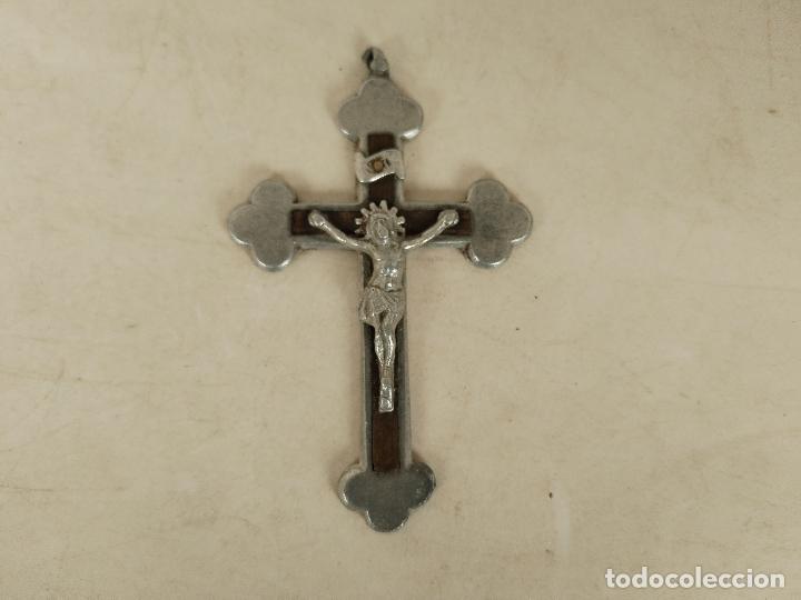 Antig&uuml;edades: crucifijo a&ntilde;os 60 - Foto 1