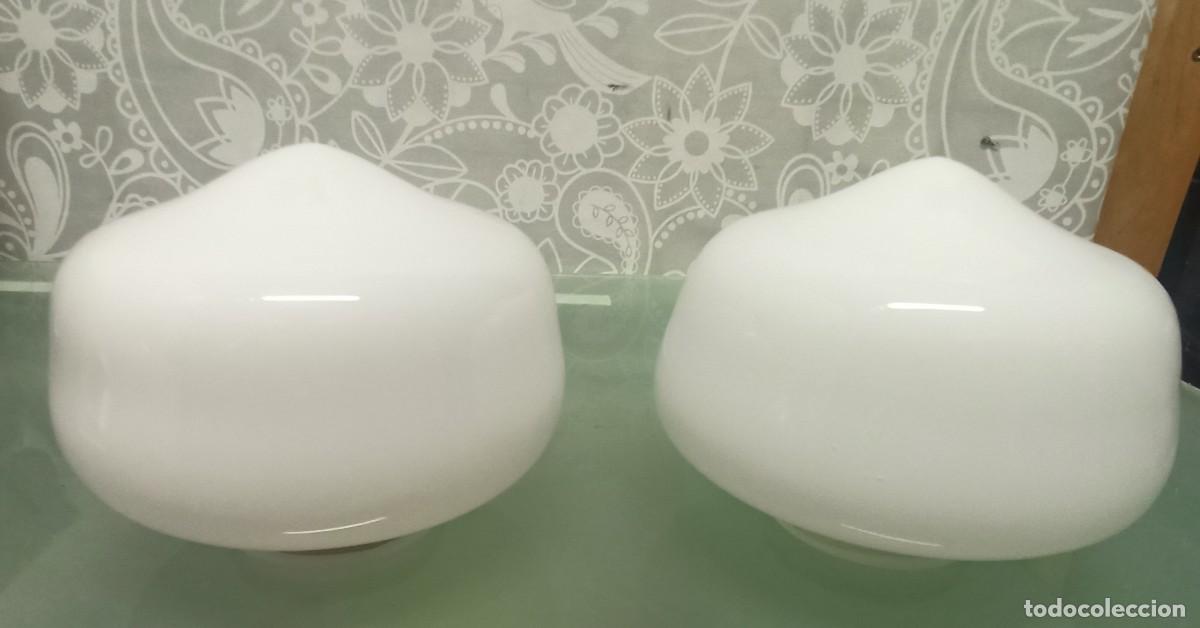Antig&uuml;edades: Tulipas Opalina blanca Pareja - Foto 1