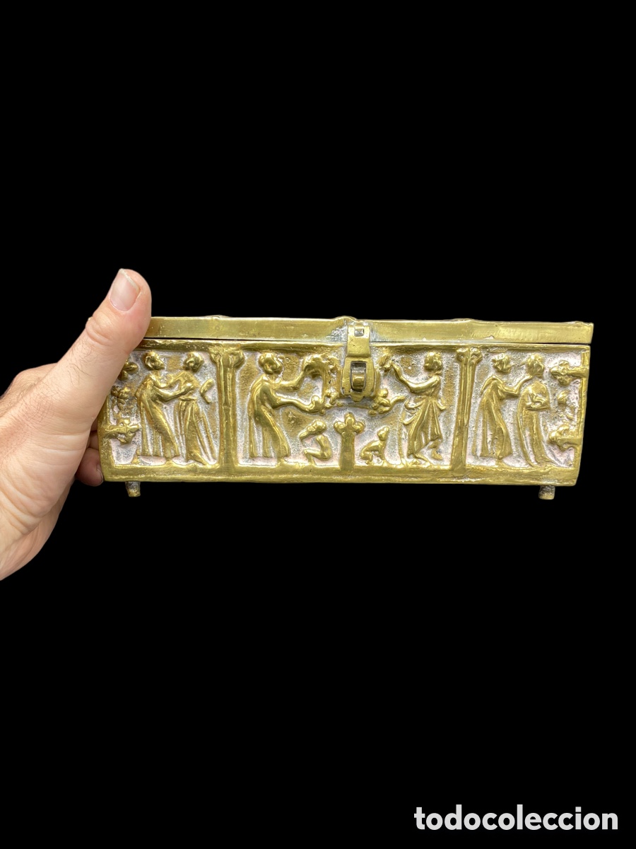 Antig&uuml;edades: Caja en bronce con motivos Goticos - Foto 2