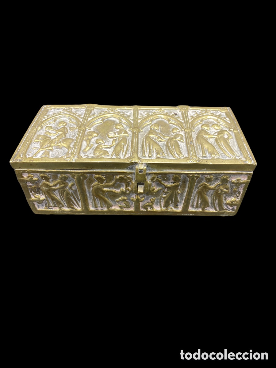 Antig&uuml;edades: Caja en bronce con motivos Goticos - Foto 1