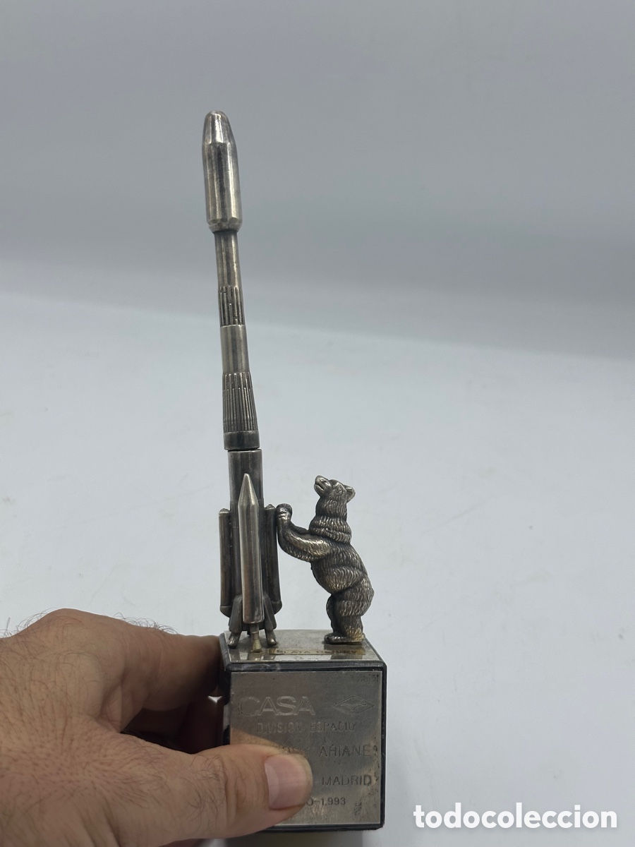 Antig&uuml;edades: * Cohete y oso en plata, misi&oacute;n espacial Ariane - Foto 3