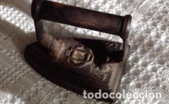 Antig&uuml;edades: Plancha antigua de hierro - Foto 1