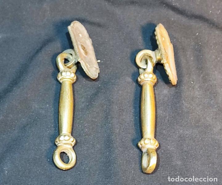 Antig&uuml;edades: PAREJA DE TIRADORES DE BRONCE - Foto 2