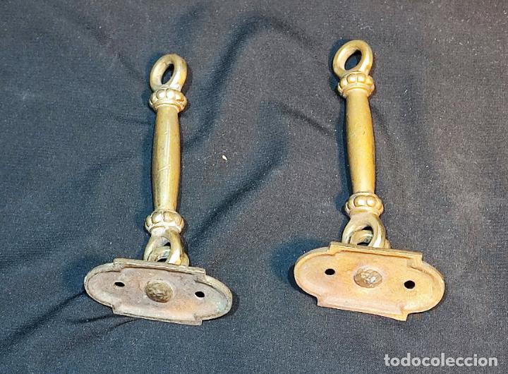 Antig&uuml;edades: PAREJA DE TIRADORES DE BRONCE - Foto 3
