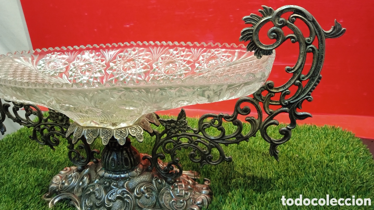 Antig&uuml;edades: GRAN CENTRO DE MESA DE LATON Y CRISTAL. - Foto 2