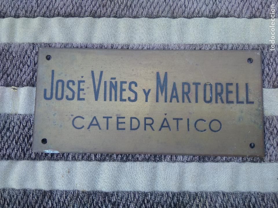 Antig&uuml;edades: Placa de lat&oacute;n de catedr&aacute;tico. Vitrina 16 - Foto 1