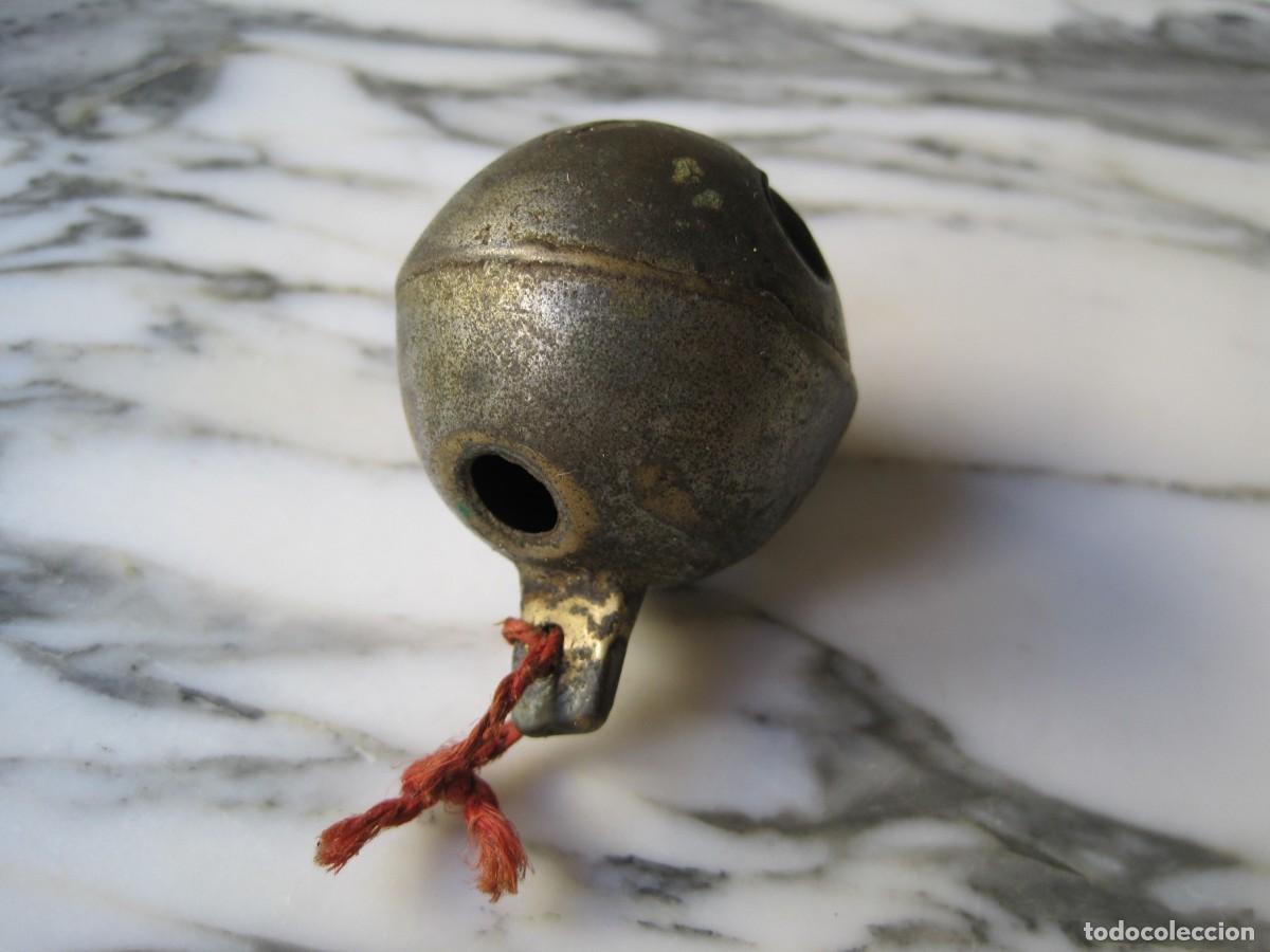 Antig&uuml;edades: ANTIGUO CASCABEL DE METAL - NUMERADO - Foto 2
