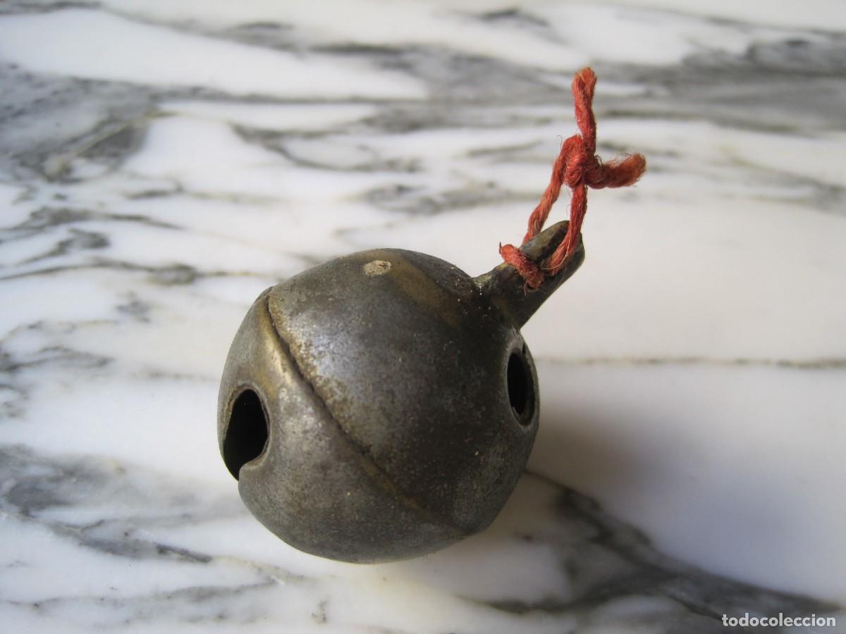 Antig&uuml;edades: ANTIGUO CASCABEL DE METAL - NUMERADO - Foto 3