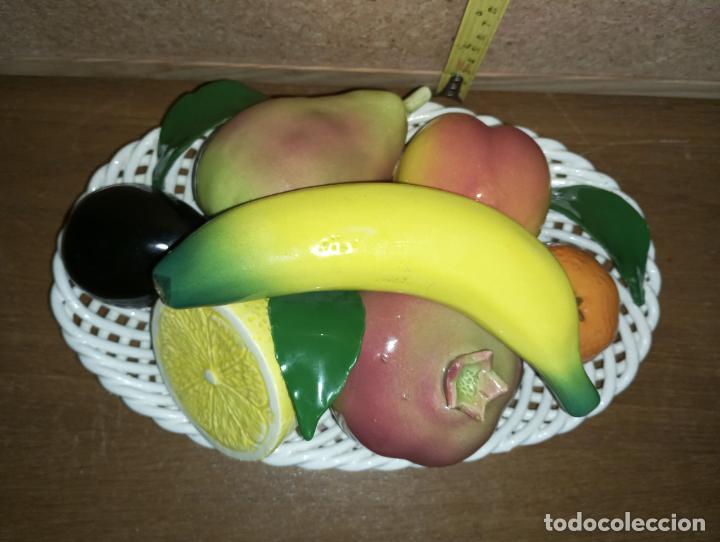 Antig&uuml;edades: Frutero centro de mesa en cer&aacute;mica de Manises - Foto 2