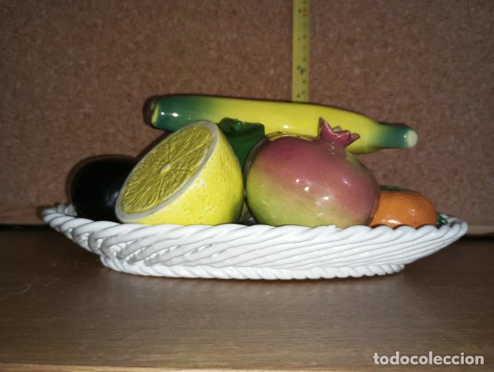 Antig&uuml;edades: Frutero centro de mesa en cer&aacute;mica de Manises - Foto 3