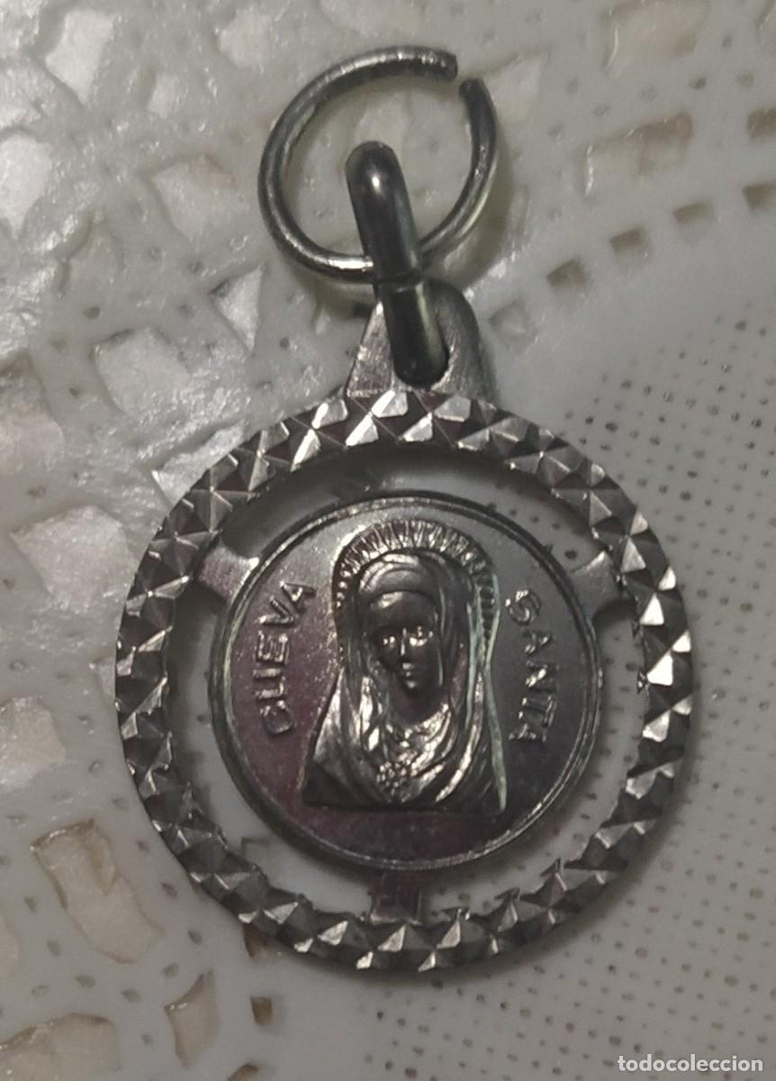 Antig&uuml;edades: Medalla Virgen de la cueva - Foto 1