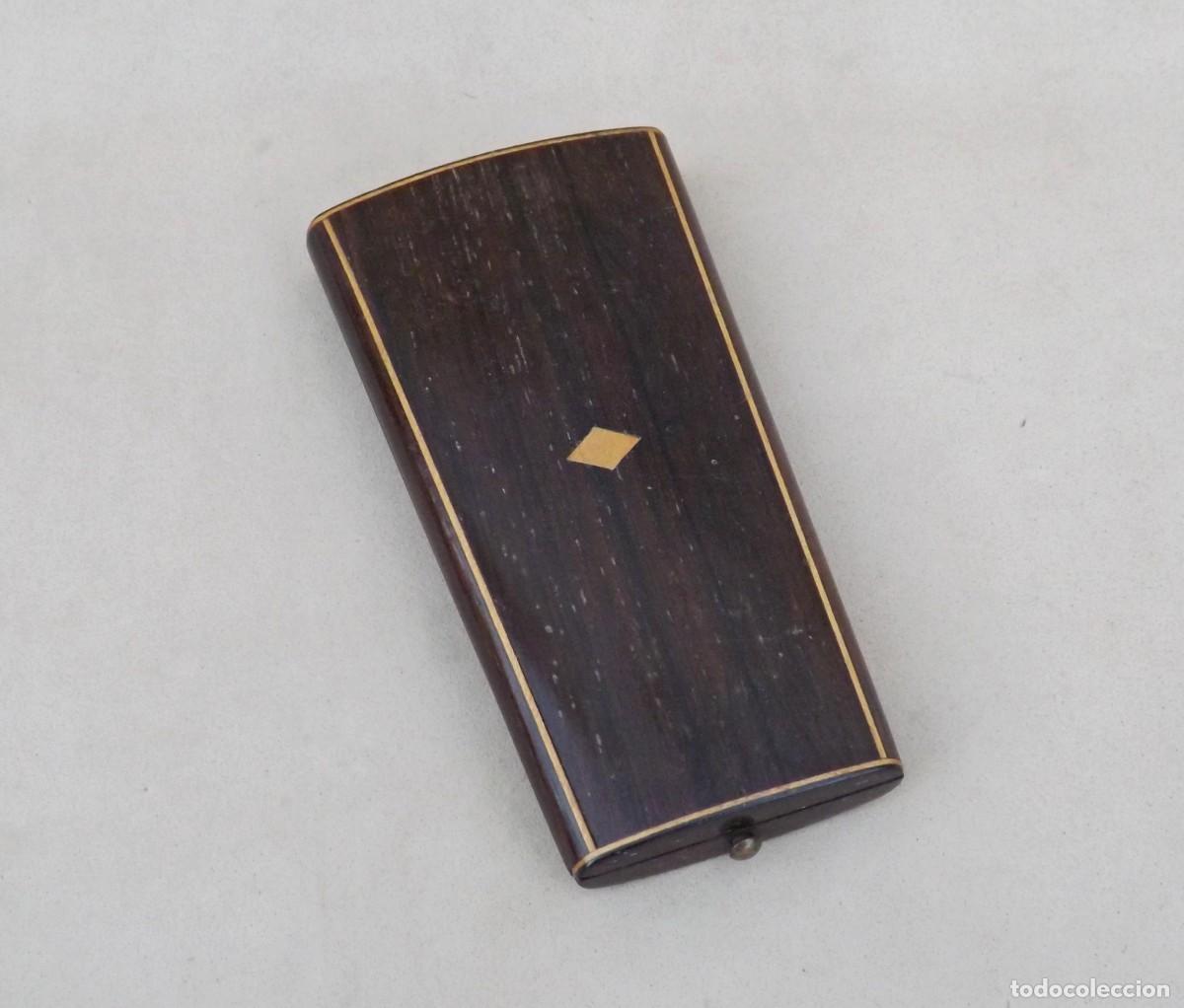 Antig&uuml;edades: ANTIGUO ESTUCHE PARA &Uacute;TILES DE COSTURA SIGLO XIX, . MADERA DE PALOSANTO