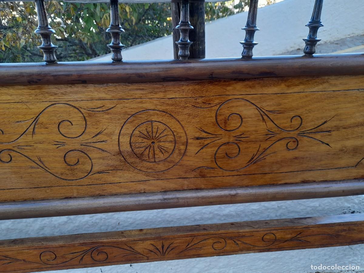 Antig&uuml;edades: Cabecero de cama de madera torneada y tallada - Foto 3