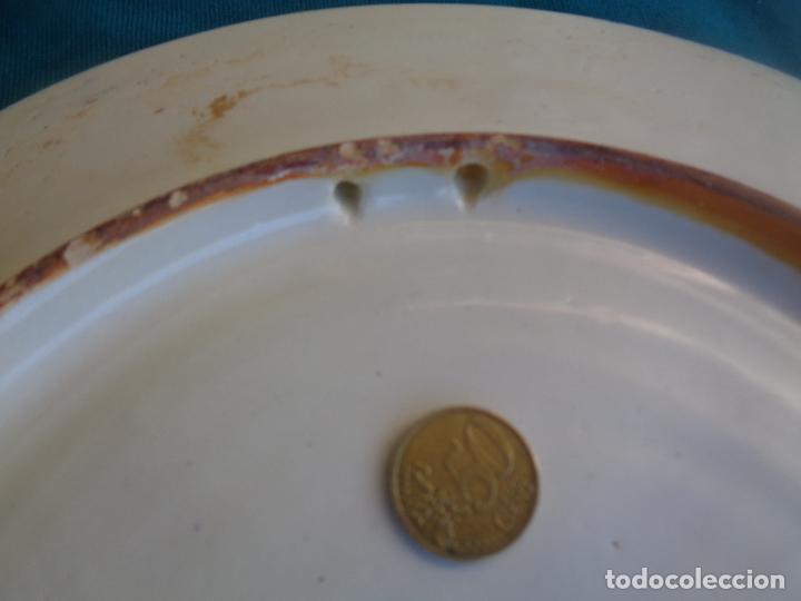 Antig&uuml;edades: GRAN PLATO CON ANGELOTES EN RELIEVE 35,5 CM. - Foto 2