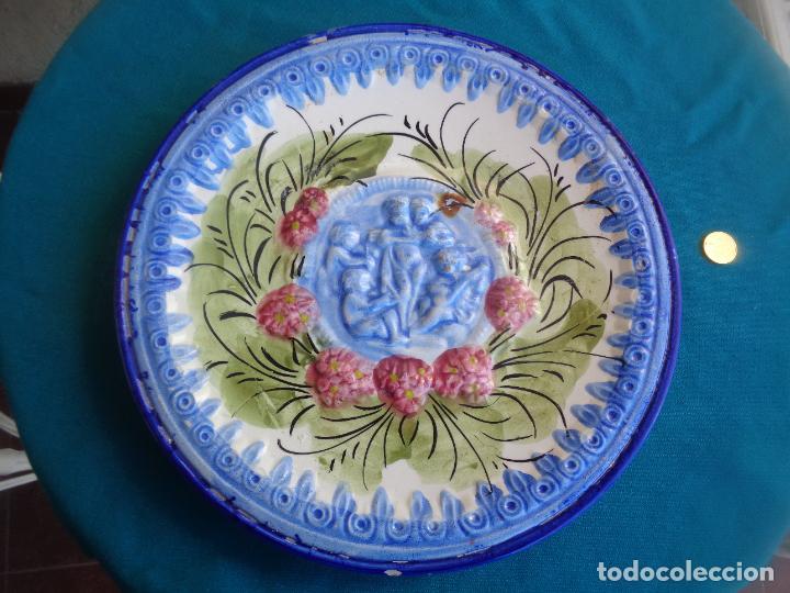 Antig&uuml;edades: GRAN PLATO CON ANGELOTES EN RELIEVE 35,5 CM. - Foto 1
