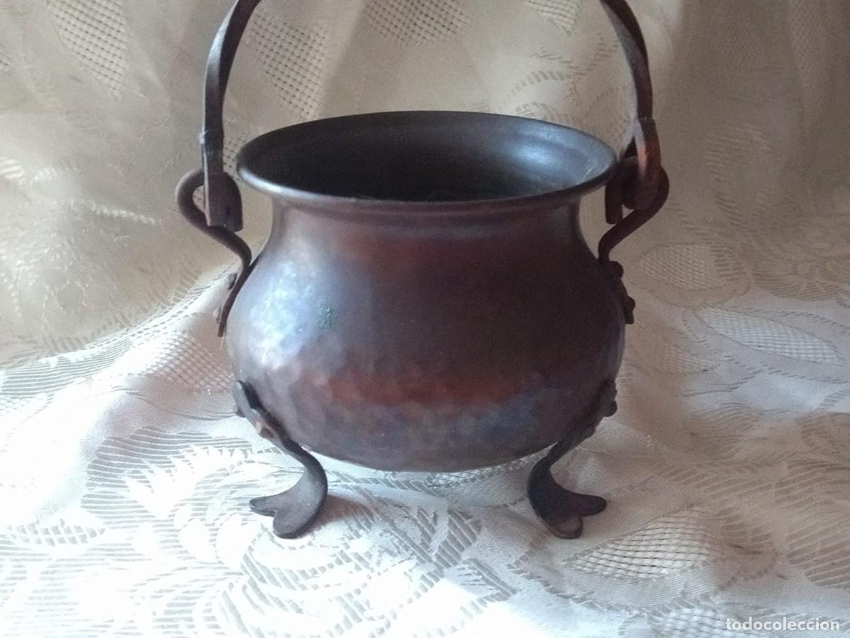 Antig&uuml;edades: Antigua olla de cobre con 3 patas. - Foto 5