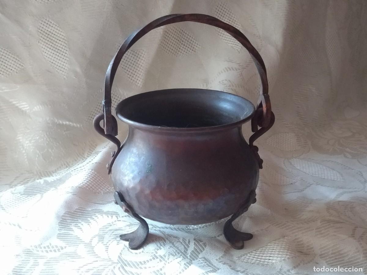 Antig&uuml;edades: Antigua olla de cobre con 3 patas. - Foto 6