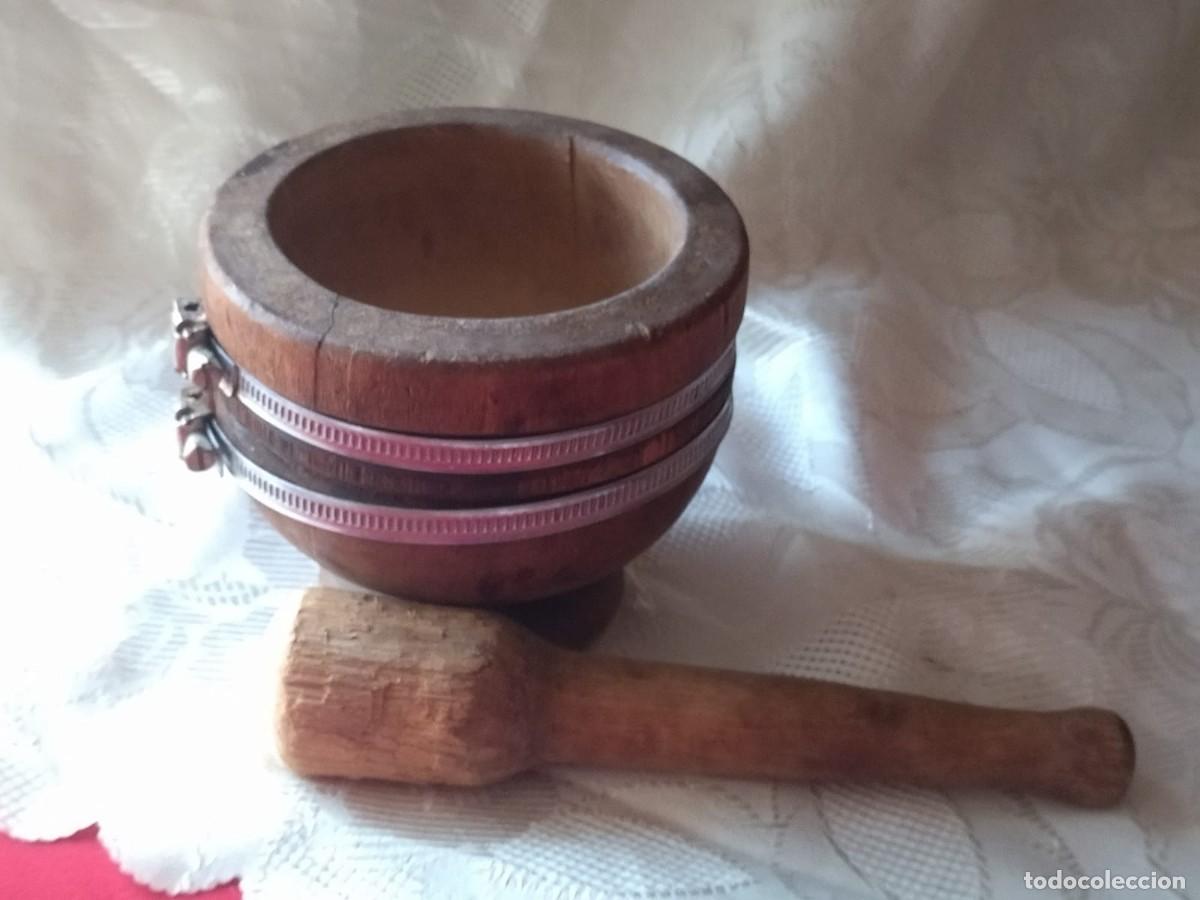 Antig&uuml;edades: Antiguo mortero almirez de madera, la&ntilde;ado con abrazaderas. - Foto 6