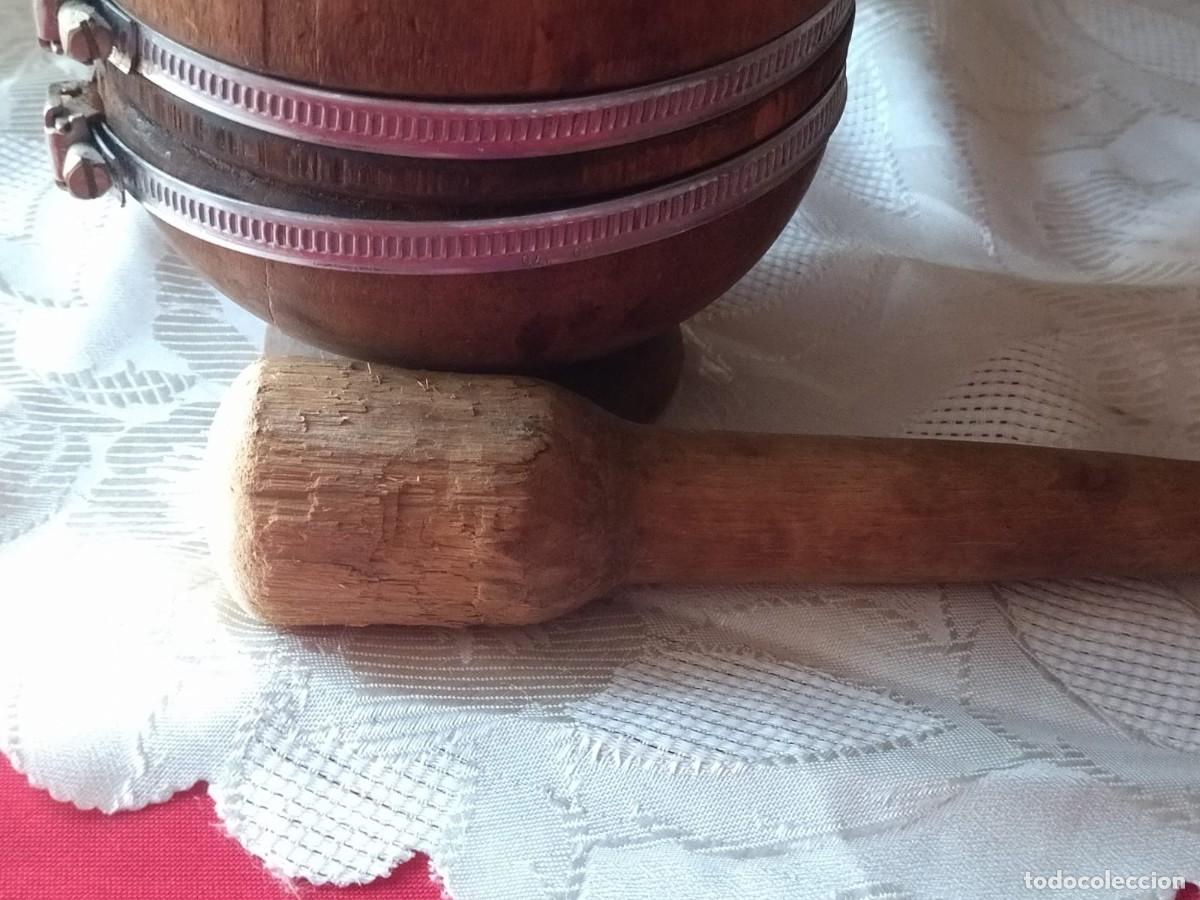 Antig&uuml;edades: Antiguo mortero almirez de madera, la&ntilde;ado con abrazaderas. - Foto 9