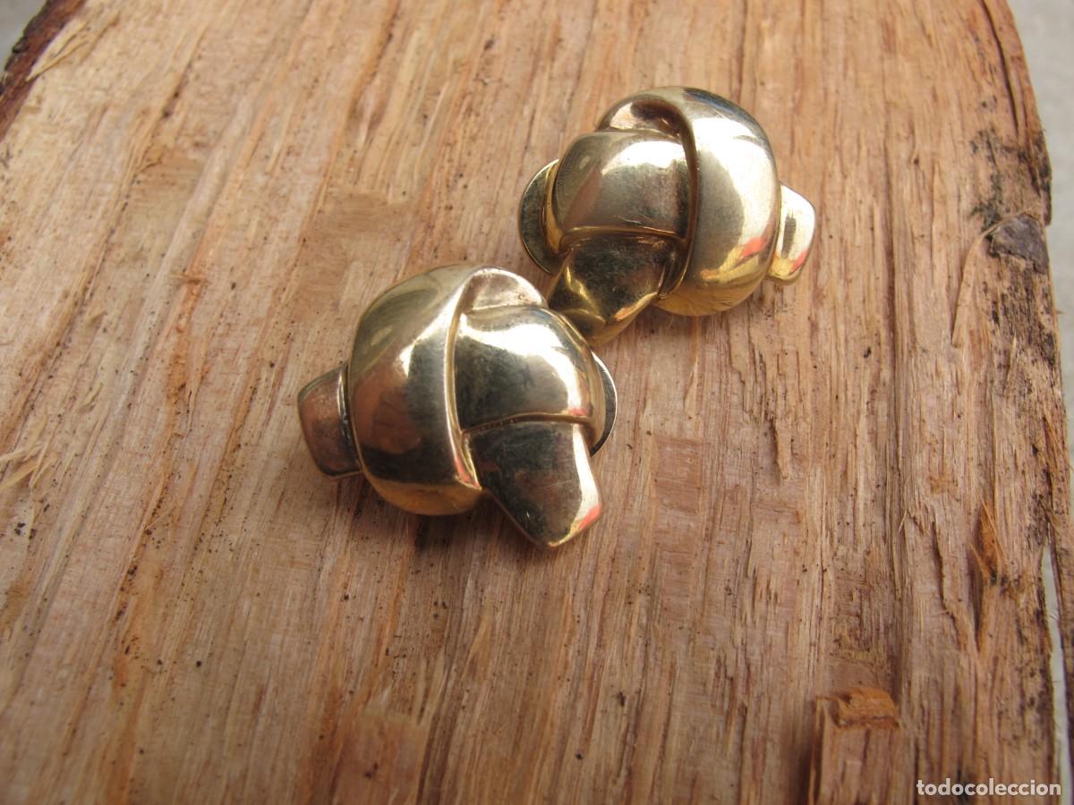 Antig&uuml;edades: Pendientes vintage de plata dorada contrastada. Forma de nudo. 13,5 gramos.