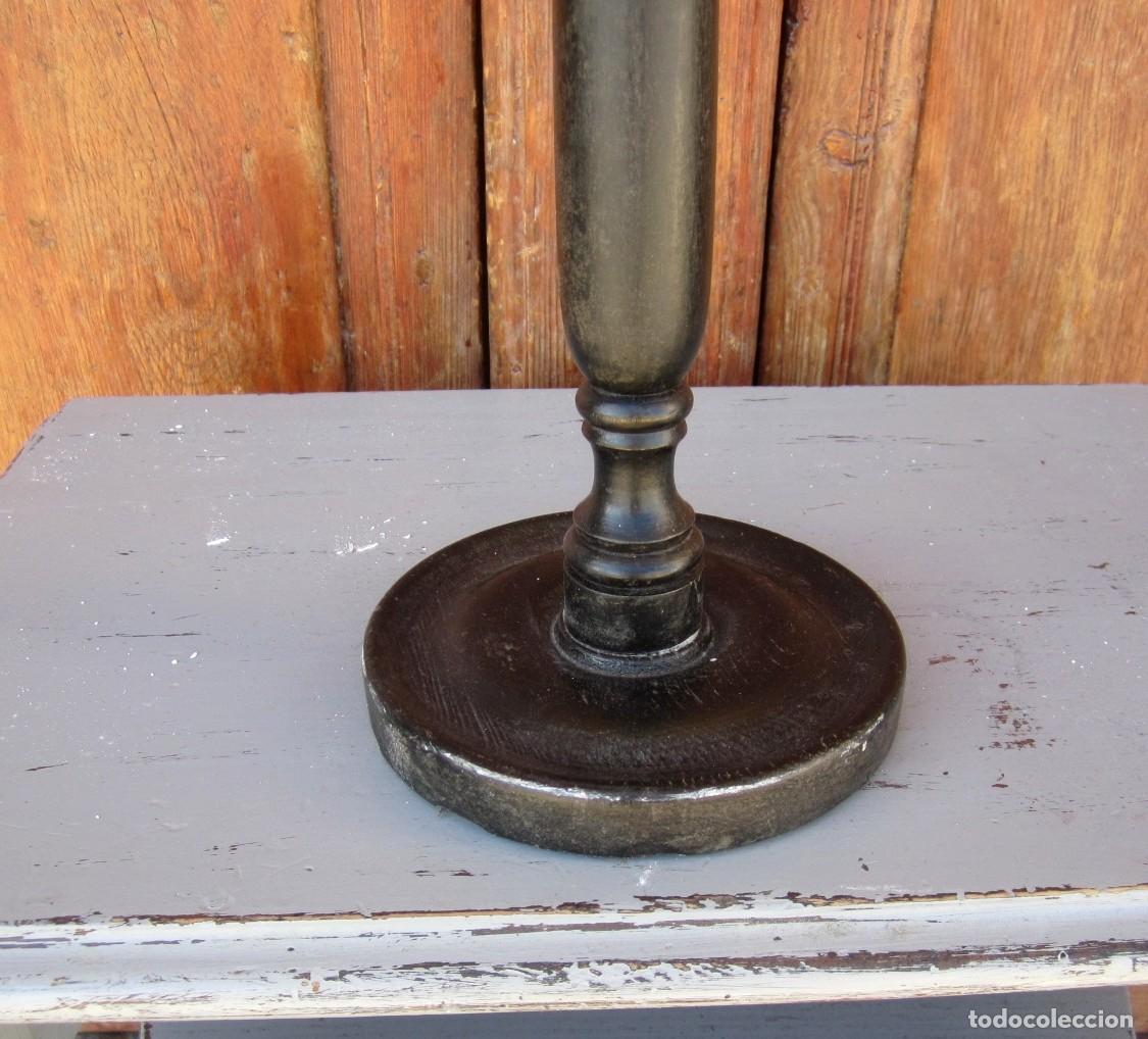 Antig&uuml;edades: Candelabro madera torneada - Foto 2