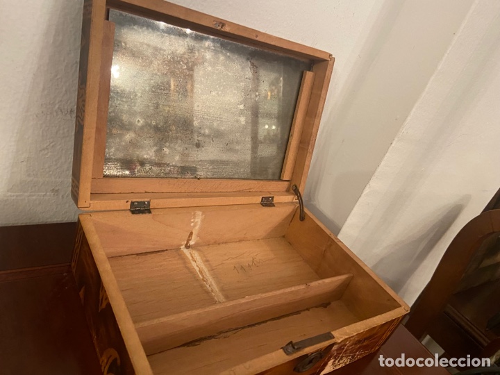 Antig&uuml;edades: Caja antigua con espejo - Foto 9