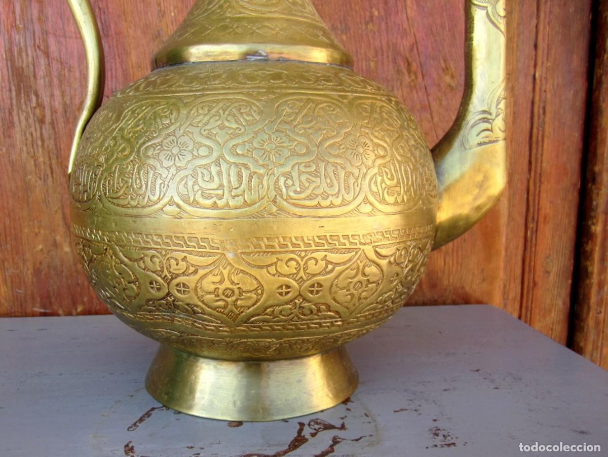 Antig&uuml;edades: Gran tetera oriental en laton grabado - Foto 3