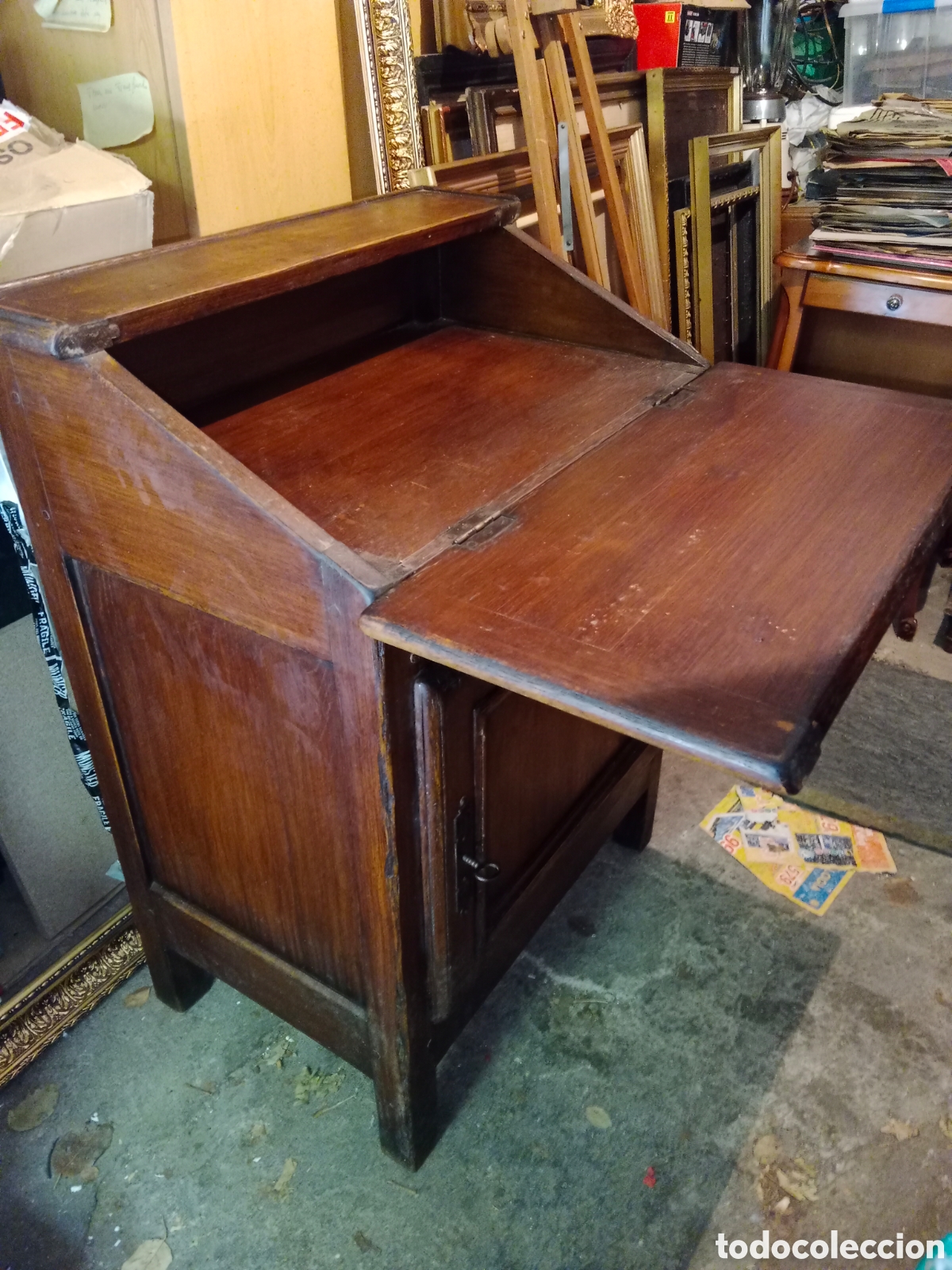 Mesa o escritorio pequeña de nogal, Francia, siglo XIX en venta en