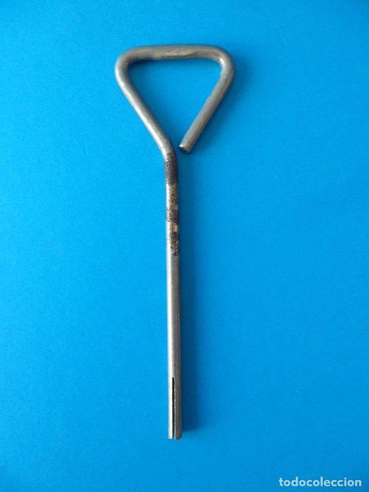 Antig&uuml;edades: Antigua llave abrelatas de 14,5 cm. - Foto 1