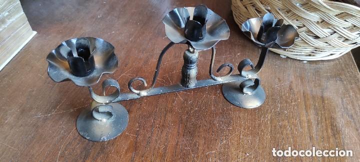 Antig&uuml;edades: CANDELABRO DE METAL PARA 3 VELAS - Foto 4